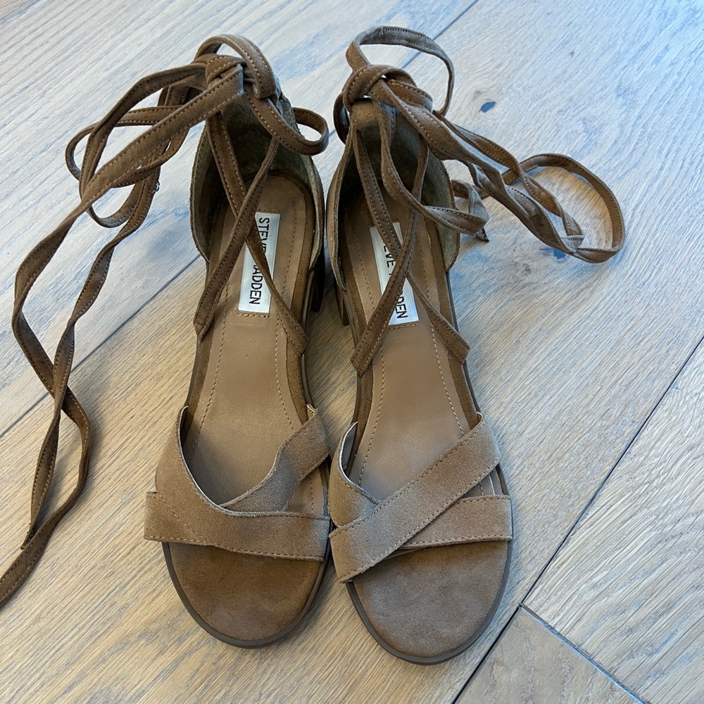 Steve Madden Brown Suede Tie Up Sandals Size 7.5